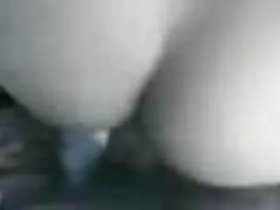 તેણી ડબલ-ટીમ બની જાય છે