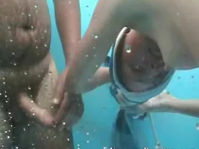 Busty ગૌરવર્ણ માં સફેદ પેન્ટીસ